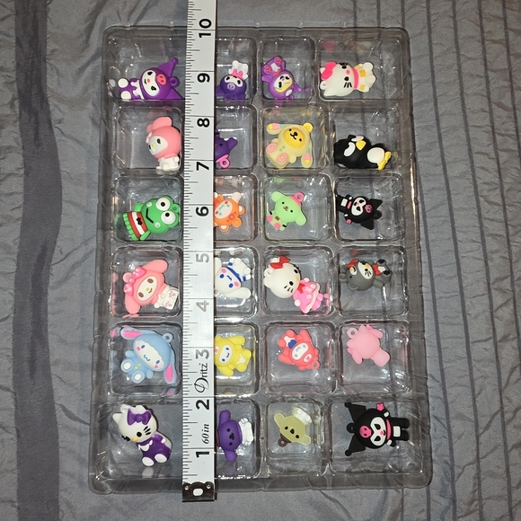 SANRIO HELLO KITTY Advent Calendar Characters 24 mini figs - Picture 3 of 3